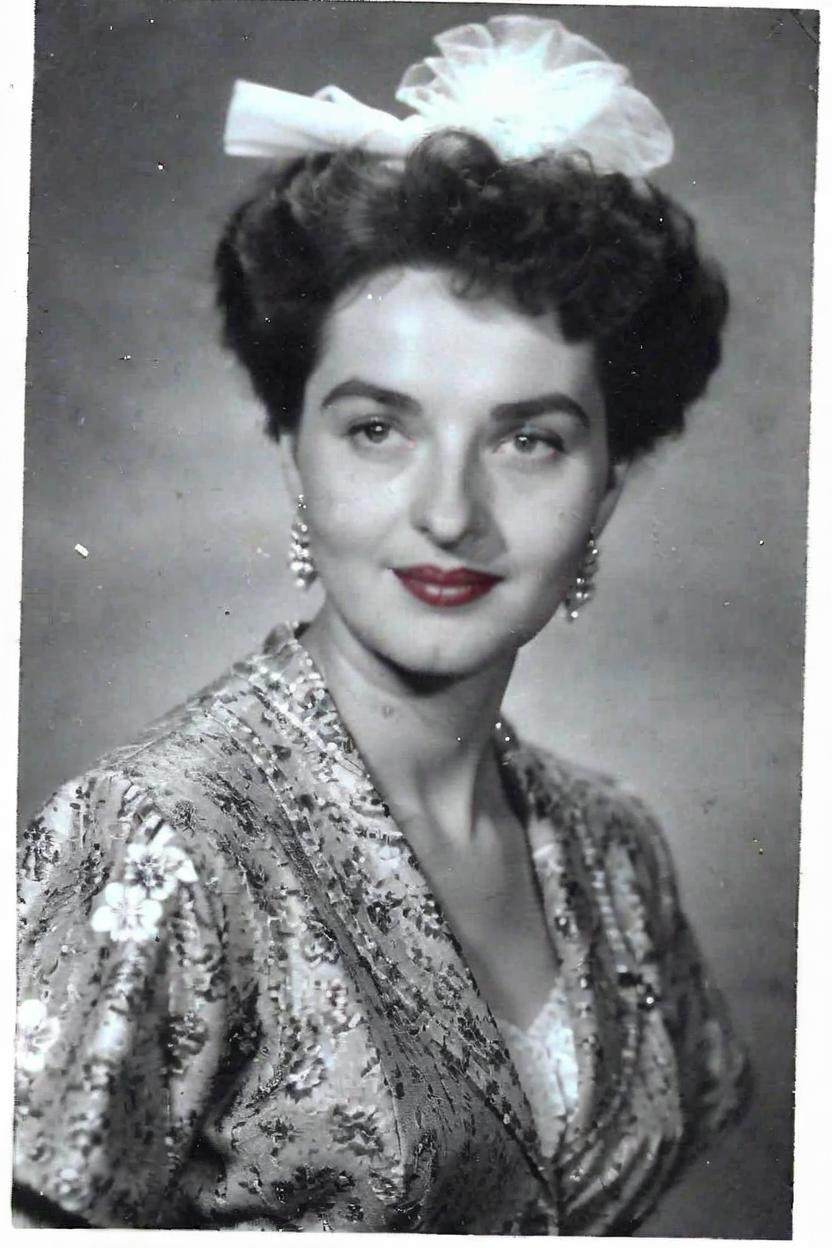 Artificial Intelligence (AI) generated image art, woman, 1950 high fashion, true to photo